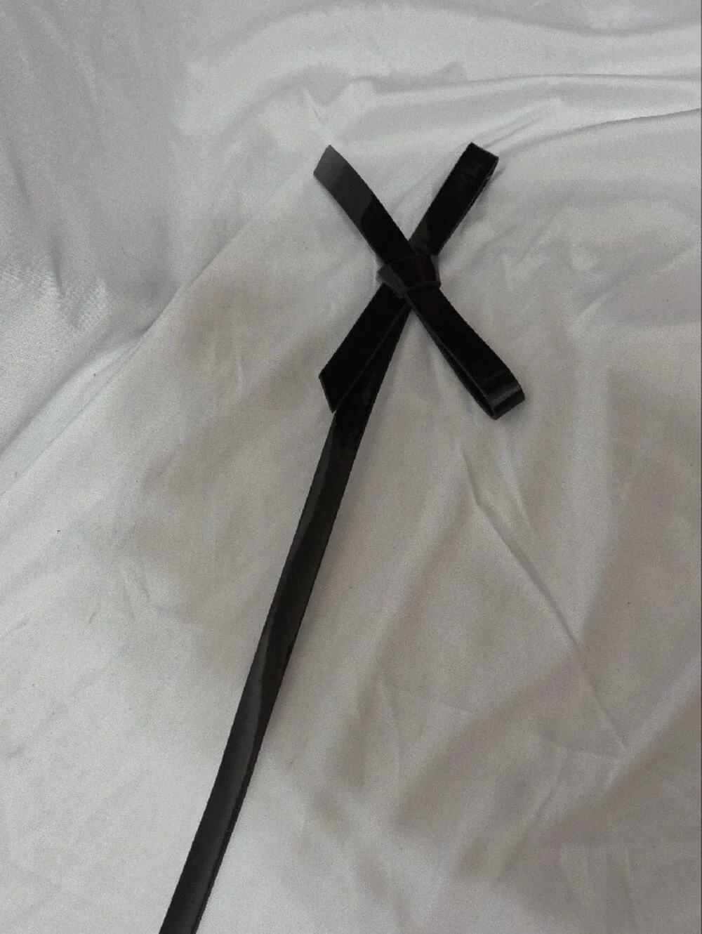 Black Glossy Narrow Belt With Bow Clasp, Size Large 30-34, Like New Condition